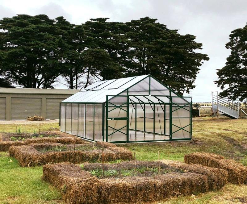 Polycarbonate Greenhouse (13.1' x 26.2')