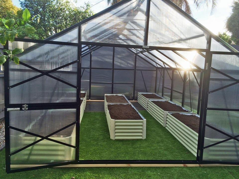 Polycarbonate Greenhouse (13.1' x 26.2')